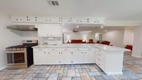 Kitchen - 450 Cato Rd, Brandon, MS 39042 photo 2 of 3