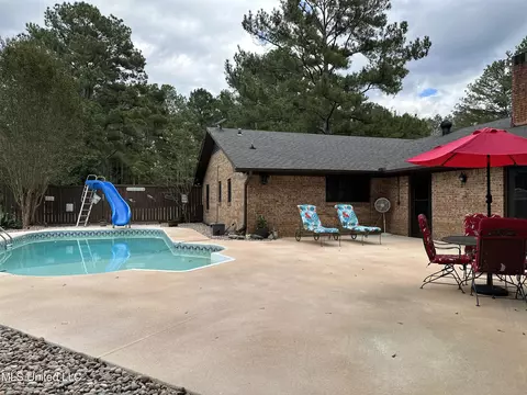 Exterior - 450 Cato Rd, Brandon, MS 39042 photo 6 of 17