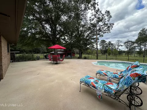 Exterior - 450 Cato Rd, Brandon, MS 39042 photo 3 of 17
