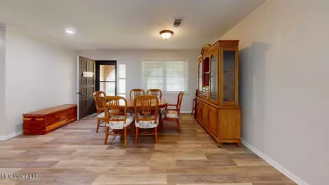Dining - 450 Cato Rd, Brandon, MS 39042 photo 2 of 5