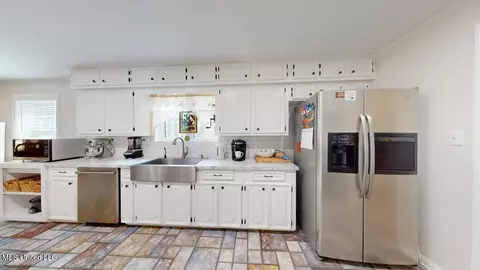 Kitchen - 450 Cato Rd, Brandon, MS 39042 photo 1 of 3