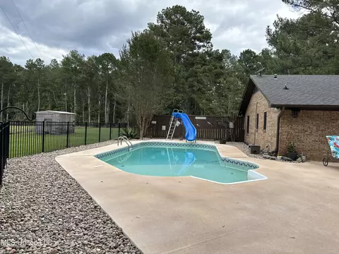Exterior - 450 Cato Rd, Brandon, MS 39042 photo 5 of 17