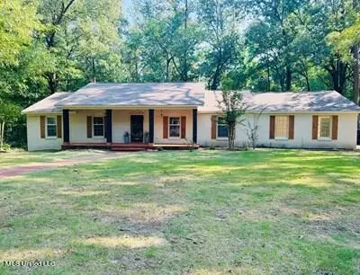 461 Robin Rd, Grenada, MS 38901 photo 1