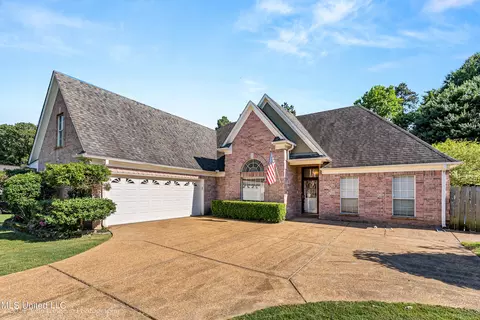 10016 Victor Dr, Olive Branch, MS 38654