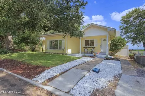 1292 Lopez Pl, Biloxi, MS 39530