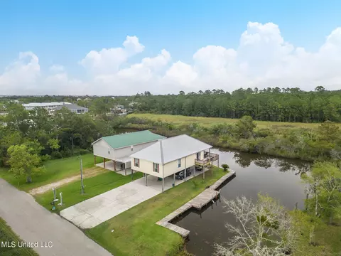 10292 Whale Ave, Bay Saint Louis, MS 39520