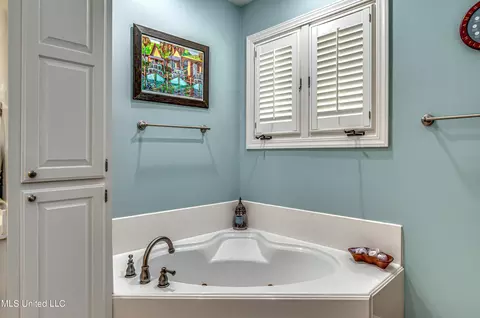 Bath - 436 Ridge Cir, Brandon, MS 39047 photo 7 of 9