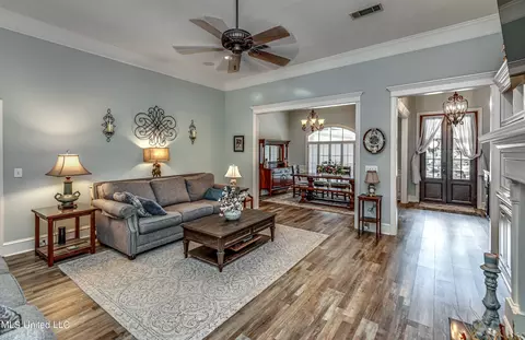 Living - 436 Ridge Cir, Brandon, MS 39047 photo 3 of 3