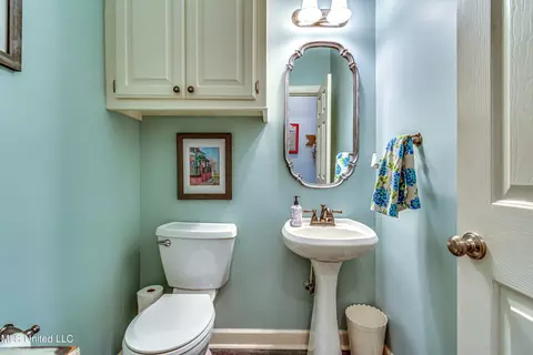 Bath - 436 Ridge Cir, Brandon, MS 39047 photo 1 of 9
