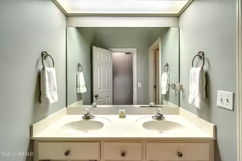Bath - 436 Ridge Cir, Brandon, MS 39047 photo 2 of 9