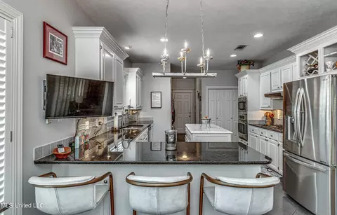 Kitchen - 436 Ridge Cir, Brandon, MS 39047 photo 7 of 8