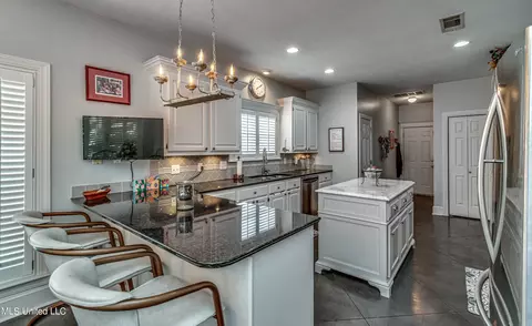 Kitchen - 436 Ridge Cir, Brandon, MS 39047 photo 6 of 8