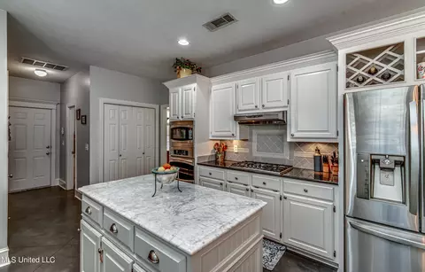 Kitchen - 436 Ridge Cir, Brandon, MS 39047 photo 4 of 8