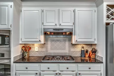 Kitchen - 436 Ridge Cir, Brandon, MS 39047 photo 2 of 8