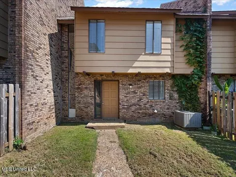 1255 E County Line Rd #K4, Jackson, MS 39211