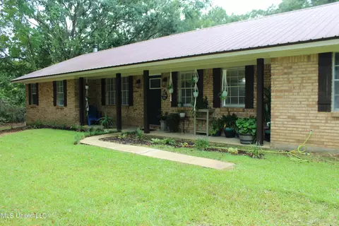 7230 Big Island Rd, Moss Point, MS 39562