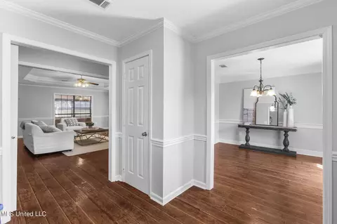 Entry Way - 1001 Preston Dr, Brandon, MS 39047 photo 2 of 7