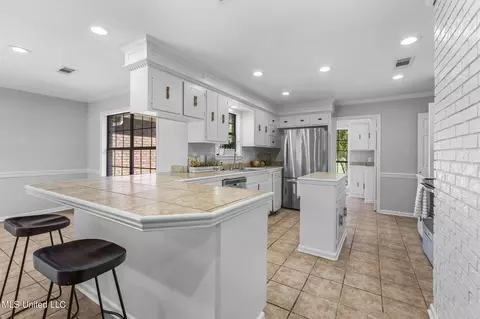 Kitchen - 1001 Preston Dr, Brandon, MS 39047 photo 2 of 4