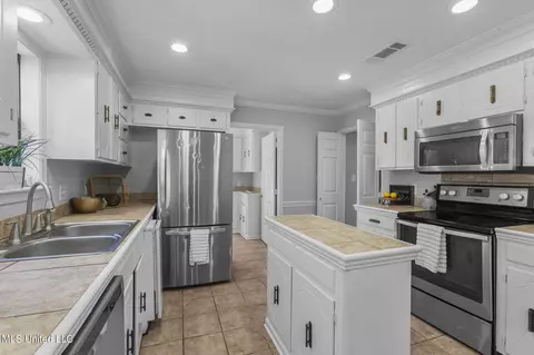 Kitchen - 1001 Preston Dr, Brandon, MS 39047 photo 4 of 4