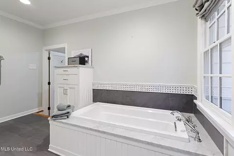 Bath - 1024 Pinehurst St, Jackson, MS 39202 photo 3 of 7