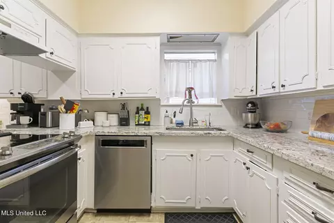 Kitchen - 1024 Pinehurst St, Jackson, MS 39202 photo 6 of 7