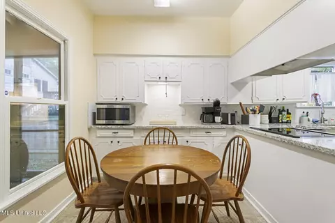 Dining - 1024 Pinehurst St, Jackson, MS 39202 photo 1 of 1