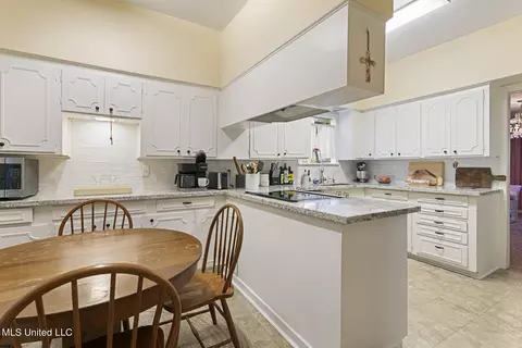 Kitchen - 1024 Pinehurst St, Jackson, MS 39202 photo 4 of 7