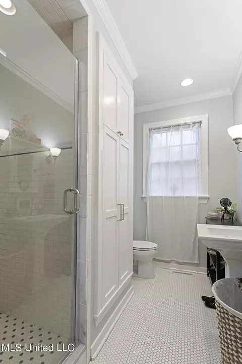 Bath - 1024 Pinehurst St, Jackson, MS 39202 photo 6 of 7
