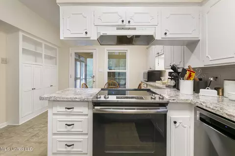 Kitchen - 1024 Pinehurst St, Jackson, MS 39202 photo 7 of 7