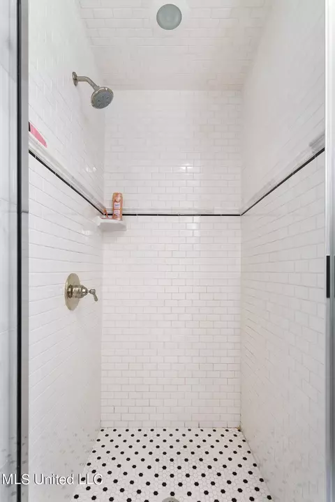 Bath - 1024 Pinehurst St, Jackson, MS 39202 photo 7 of 7
