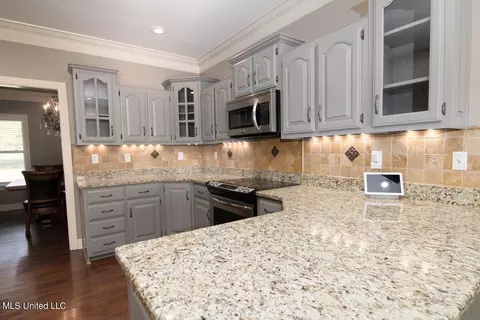 Kitchen - 4925 Cherry Tree Dr, Olive Branch, MS 38654 photo 1 of 2