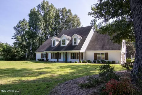 Exterior - 4925 Cherry Tree Dr, Olive Branch, MS 38654 photo 1 of 8