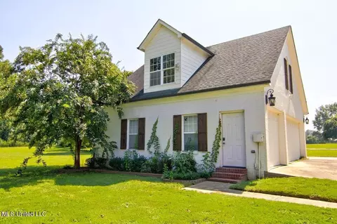 Exterior - 4925 Cherry Tree Dr, Olive Branch, MS 38654 photo 3 of 8