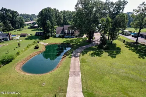 4925 Cherry Tree Dr, Olive Branch, MS 38654