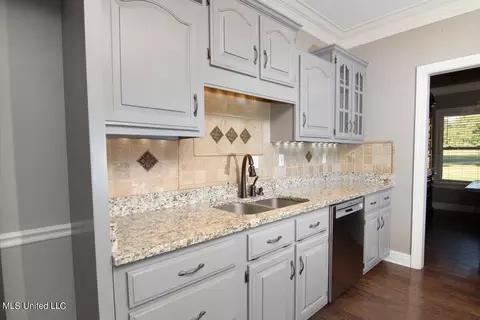 Kitchen - 4925 Cherry Tree Dr, Olive Branch, MS 38654 photo 2 of 2