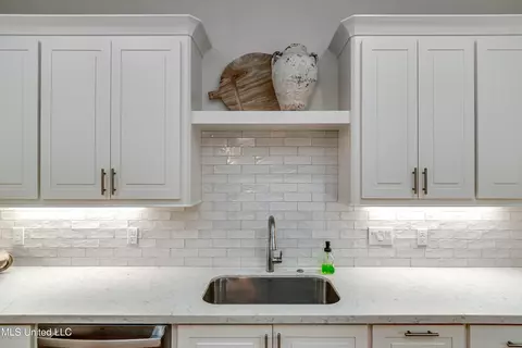 Kitchen - 170 Hampton Rdg, Madison, MS 39110 photo 4 of 7