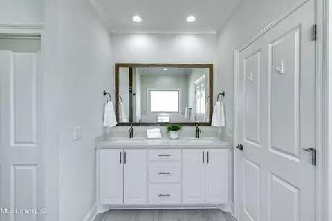Bath - 170 Hampton Rdg, Madison, MS 39110 photo 1 of 6
