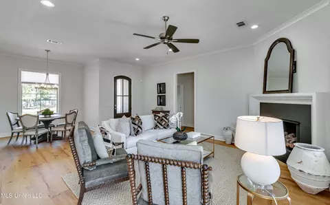 Living - 170 Hampton Rdg, Madison, MS 39110 photo 3 of 4