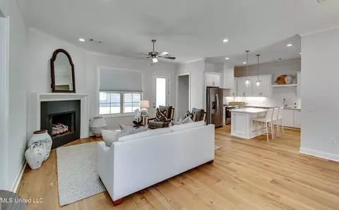 Living - 170 Hampton Rdg, Madison, MS 39110 photo 2 of 4