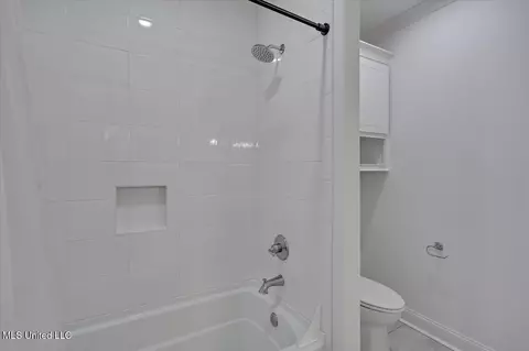 Bath - 1325 Jasmine Way, Flowood, MS 39232 photo 8 of 9