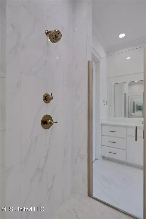 Bath - 1325 Jasmine Way, Flowood, MS 39232 photo 3 of 9