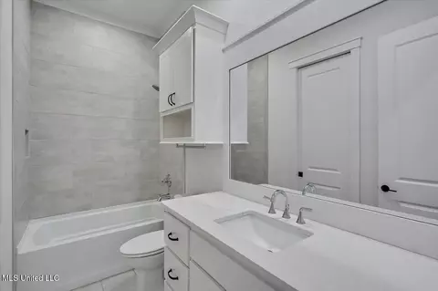 Bath - 1325 Jasmine Way, Flowood, MS 39232 photo 5 of 9