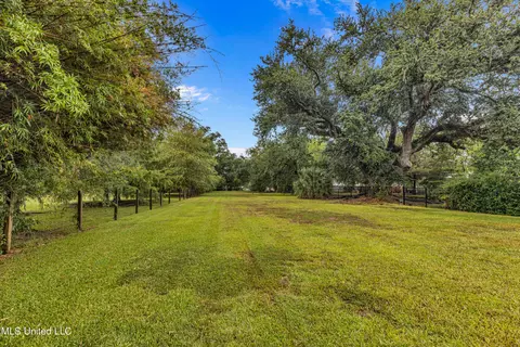 808 Hancock St, Bay Saint Louis, MS 39520