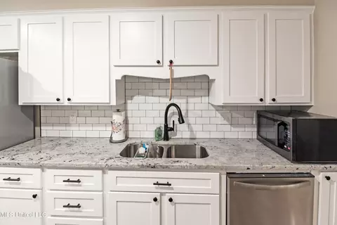 702 Pinehurst St, Clinton, MS 39056 photo 9