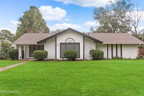 702 Pinehurst St, Clinton, MS 39056