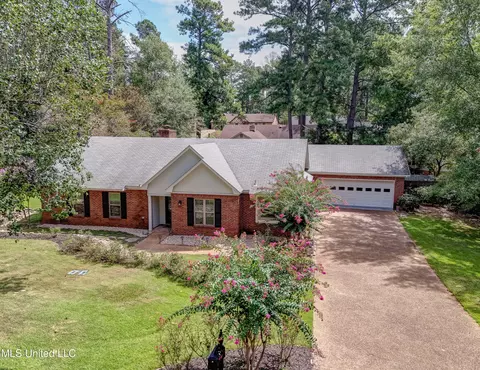 110 Countrywood Cir, Clinton, MS 39056