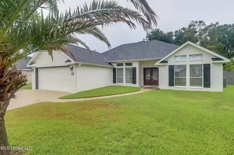 2443 W Shore Dr, Biloxi, MS 39532