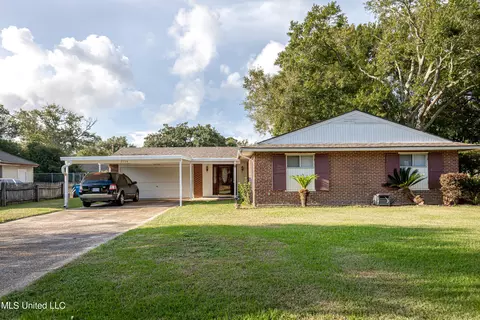 2714 Convent Ave, Pascagoula, MS 39567