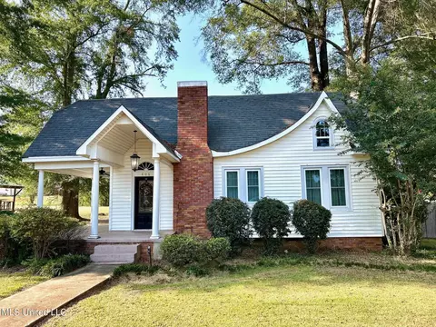 406 E Main St, Carthage, MS 39051 photo 1
