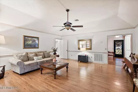 11 Rob Ln, Jackson, MS 39212 photo 9